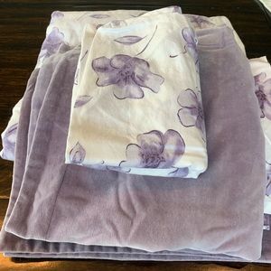 Pottery Barn queen duvet cover with shams